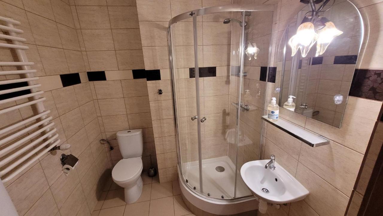 Zlota Roza Hotel Sedziszow Kültér fotó