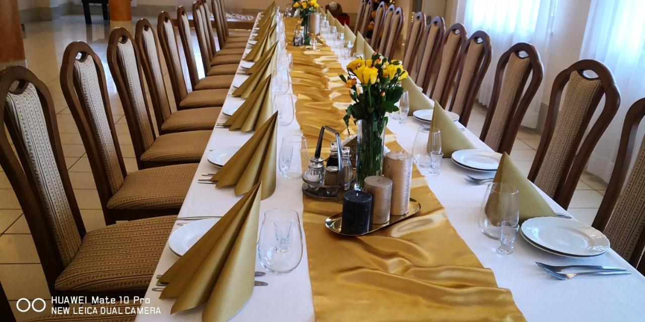 Zlota Roza Hotel Sedziszow Kültér fotó