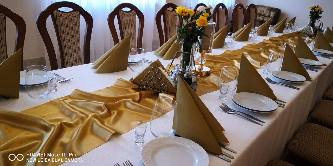 Zlota Roza Hotel Sedziszow Kültér fotó