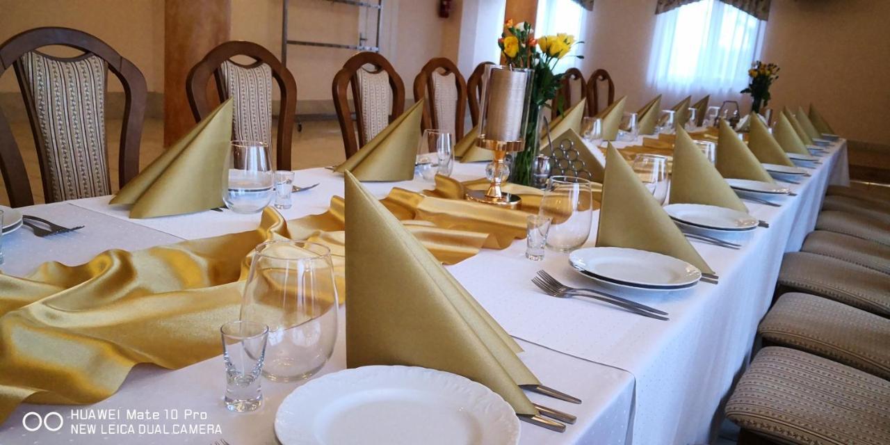 Zlota Roza Hotel Sedziszow Kültér fotó