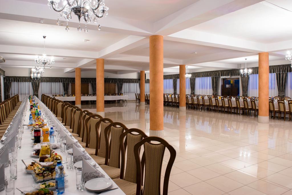 Zlota Roza Hotel Sedziszow Kültér fotó